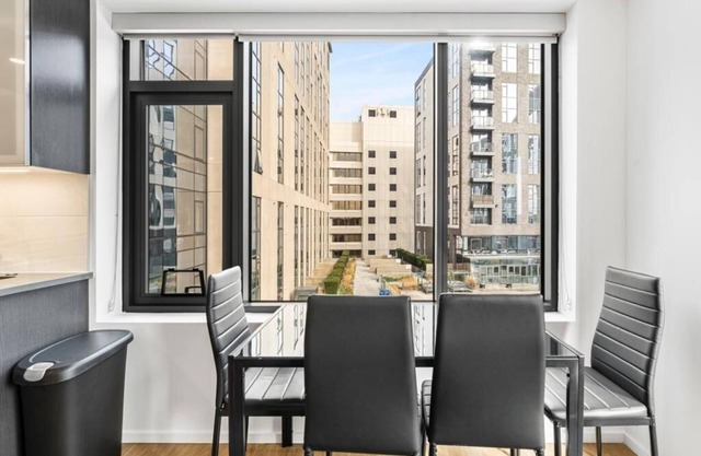 Luxury 2 bedrooms 2 bathrooms apt steps to Boston Downtown