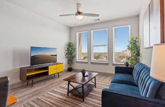 Luxury 2BD/2BA Next to Airport 1848