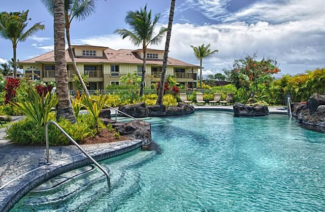 Luxury 2BR/2BA penthouse, Walk to beach