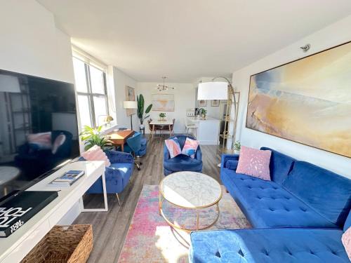 Luxury 2BR - Elevator-Gym-Laundry-10 Min to NYC
