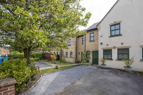 Luxury 3 Bed Full House with Free Parking