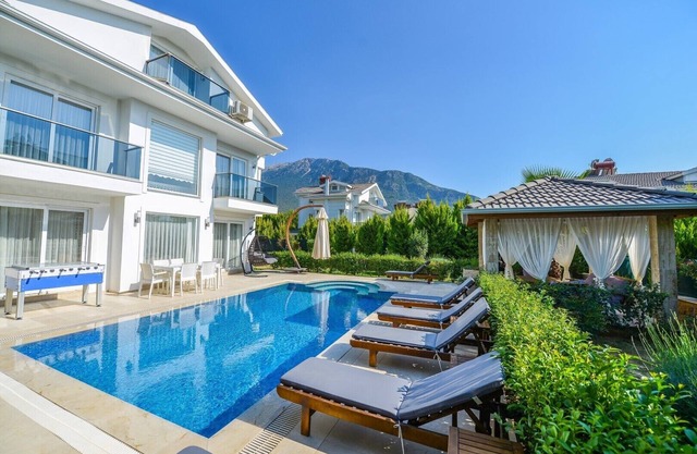 luxury 3 bedroom city villas in oludeniz for rent with private pool and garden