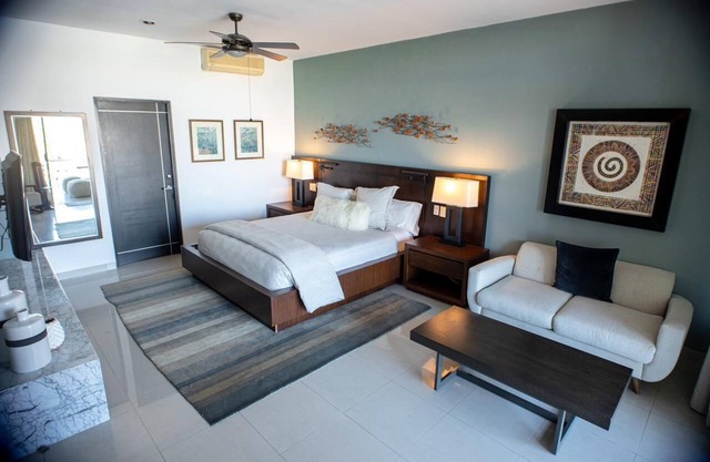 Luxury 3 Bedroom Condo in Pedregal
