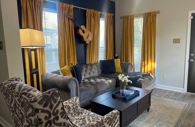 Luxury 3-Bedroom House Near Midtown/Downtown