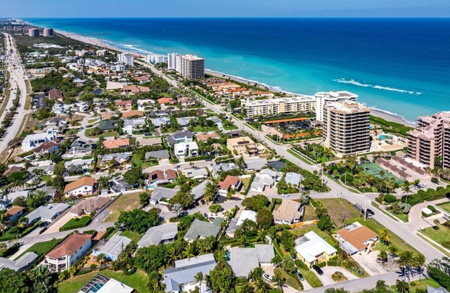 Luxury 3 Bedroom Private Home Walk to Beach