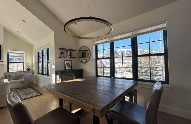 Luxury 3-bedroom townhome in Crested Butte South -Garage WiFi, Fireplace, Views