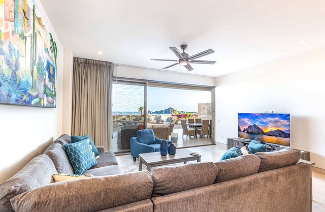 Luxury 3 BR Condo+Spacious Terrace & BBQ! Ronival