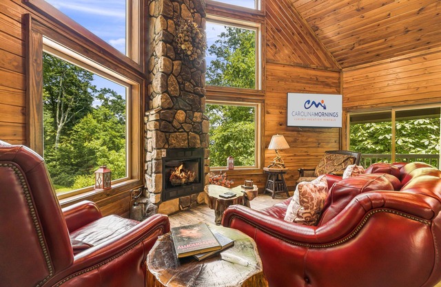 Luxury 3-Story Cabin w/Hot Tub + Biltmore Pass | 48 Min to Asheville