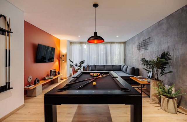 Luxury 3BR Apt with AC and private Pool table