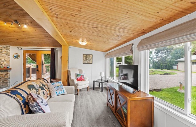 Luxury 3BR Cabin with Patio FirePit and BBQ