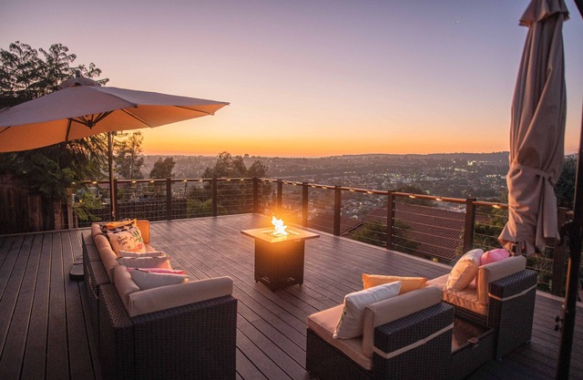 Luxury 3BR Home + Hot Tub & Large Deck Sunset View