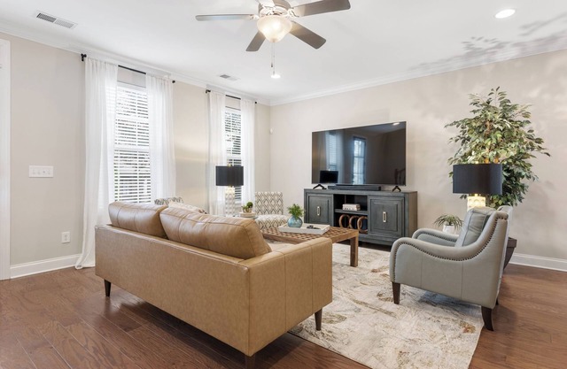Luxury 3BR Retreat w/Full Kitchen, Laundry, WIFI, TV, Parking nr Hendersonville