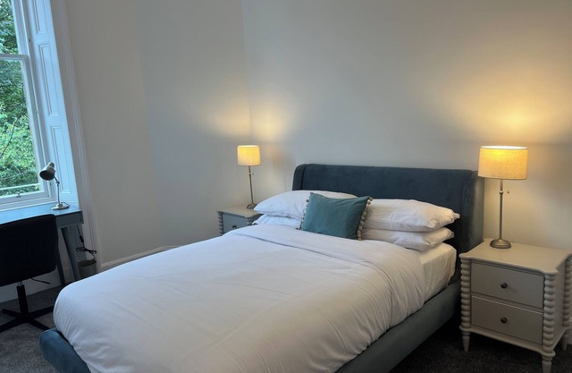Luxury 4 Bed Penthouse With Skyline View