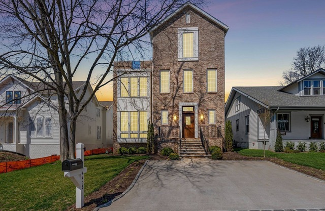 Luxury 4-bedroom house near the Sylvan Park Roundabout - perfect location