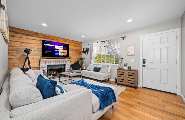 Luxury 4-bedroom in terrific San Diego with Detached Studio &Backyard Oasis