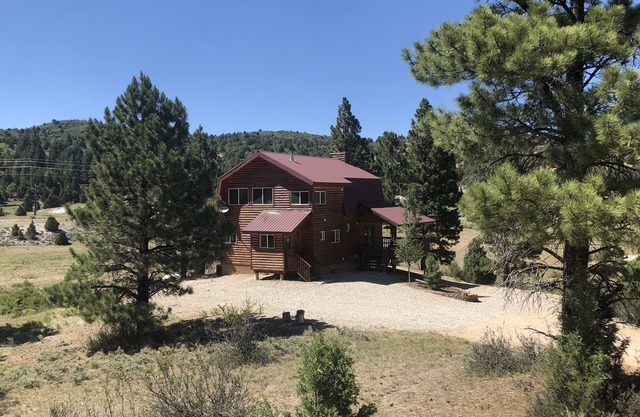Luxury 4 BR Mountain Home - 35 min to Bryce or Zion - 3 Acres