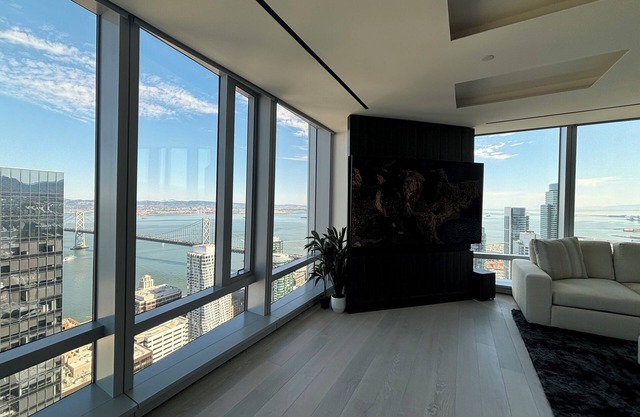 Luxury 47th floor Condo with breathtaking views of the Bay Bridge in SF!