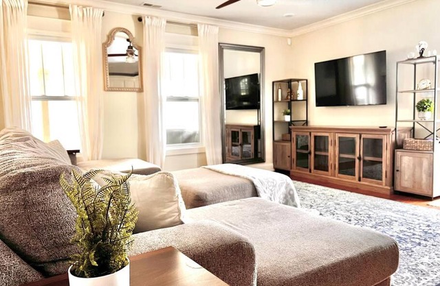 Luxury 4BR Close To Everything - 5 min to Downtown
