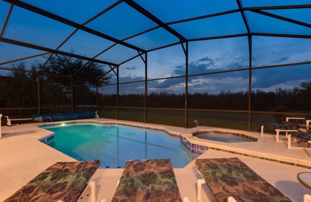 Luxury 5 Bed villa, Southwest pool (all day sun), 10 mins to Disney, sleeps 12
