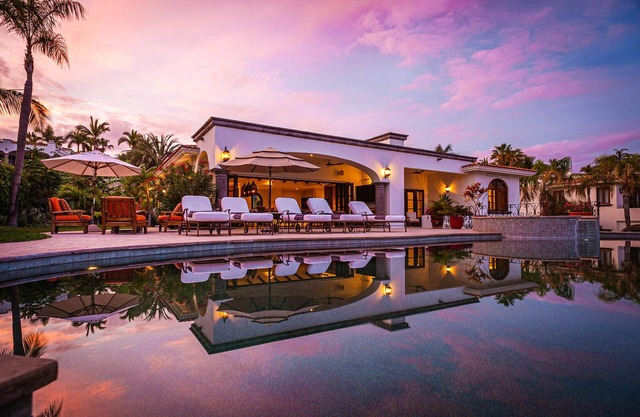 Luxury 5 BR Ocean View Casa de las Risas w/Pool, Wifi + In-Villa Gym!