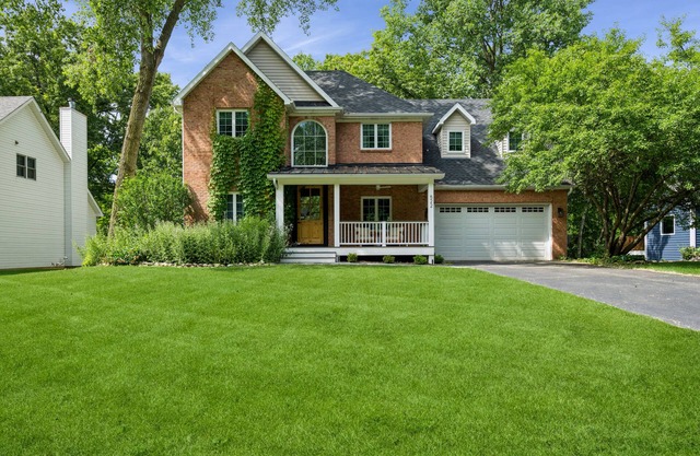 Luxury 5BR Home Near Geneva Lake | Walk to Beach, Dining & Downtown | Fire Pit & Chef’s Kitchen