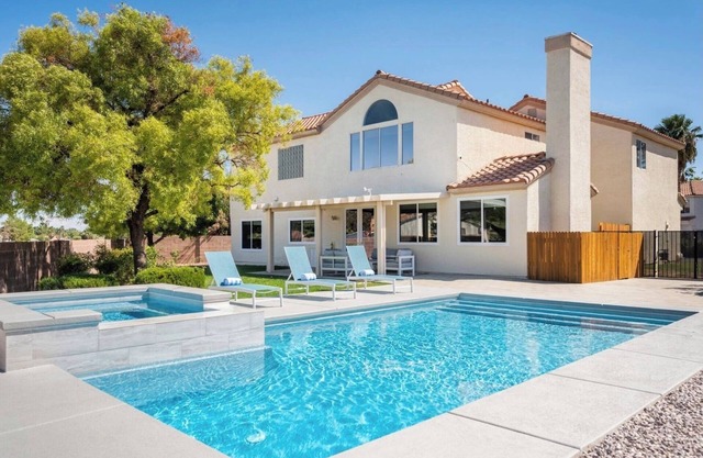 Luxury 5BR4BA House with Pool & Spa close to Vegas Strip