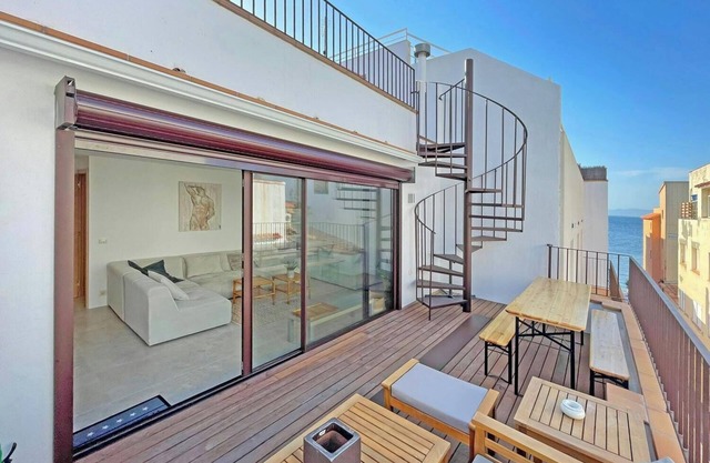 Luxury 8P town house in center l'Escala, 50m beach