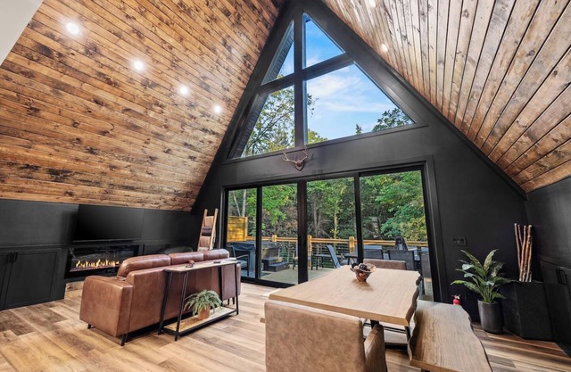 Luxury A-Frame*Hot-tub*Firepit