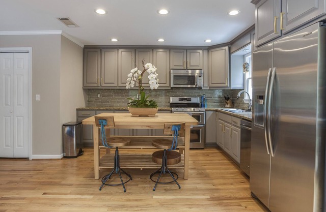 Luxury accommodation from Alana's luxury homes