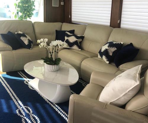 Luxury Afloat Yacht Paradise 3 bedrooms 3bath 5 beds with full Marina view