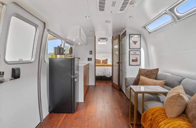 Luxury Airstream Glamping Manhattan Unit 1 of 5, On-Site Hiking, Sauna, Plunge