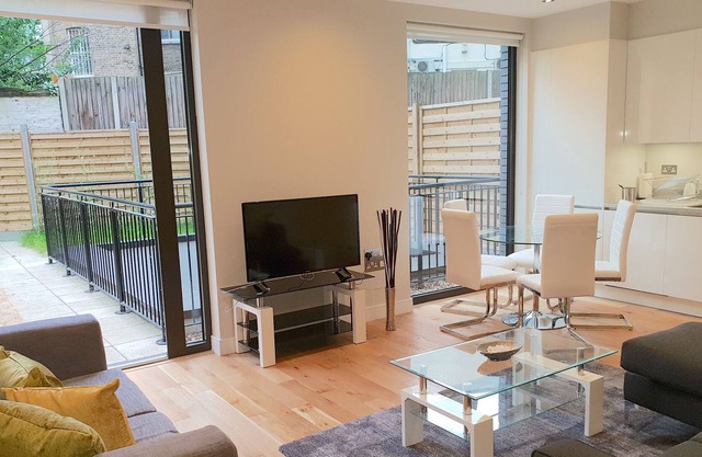 Luxury and Bright 2 Bed and 2 Bath In Maida Vale