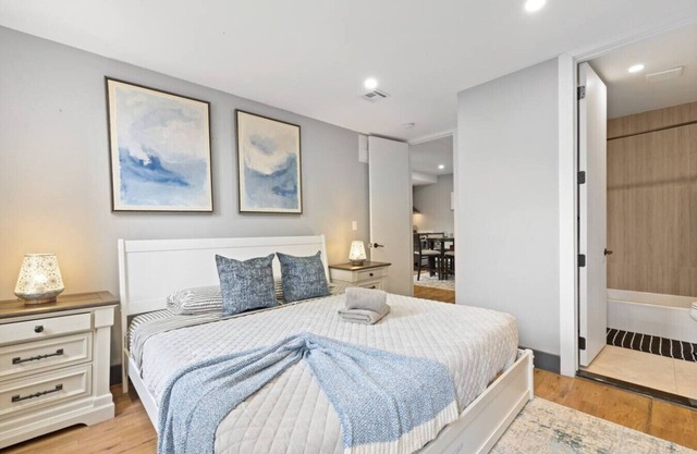 Luxury and Chic 2BR/2BA Apt |Mins to NYC & Hoboken