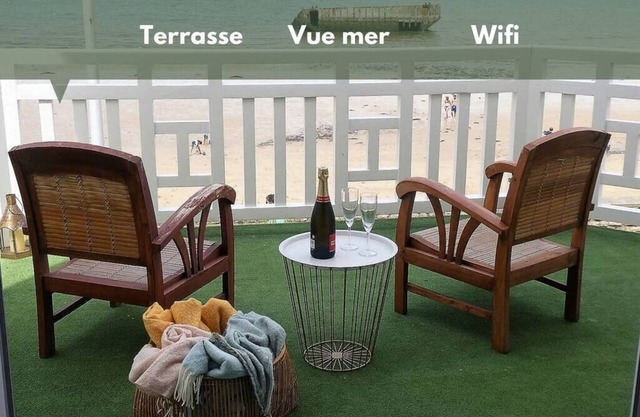 Luxury apartment - with terrace and sea view