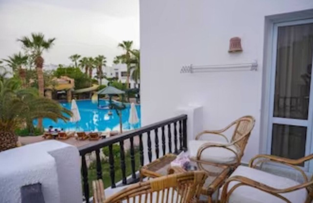 Luxury apartment with pool view