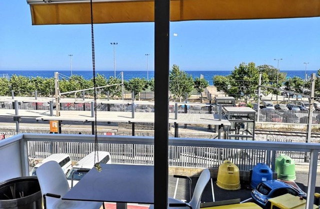 Luxury Apartment Accommodation, next to beach & train station Calella