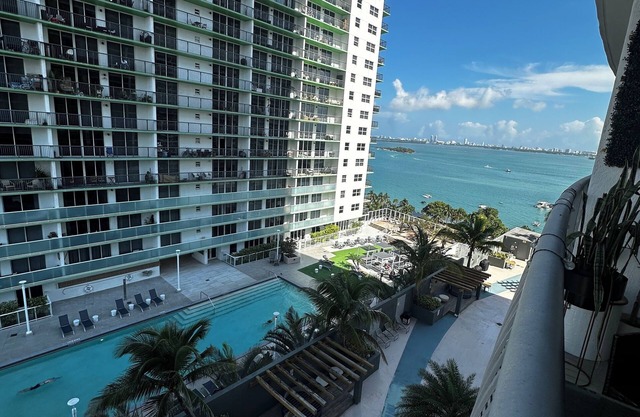 Luxury apartment in Edgewater Miami with WiFi, fitness room waterfront