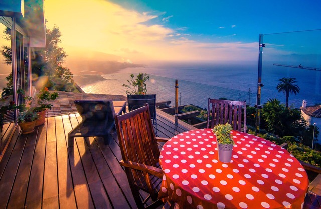 Luxury apartment with stunning views and rooftop terrace, whirlpool & free Wi-Fi