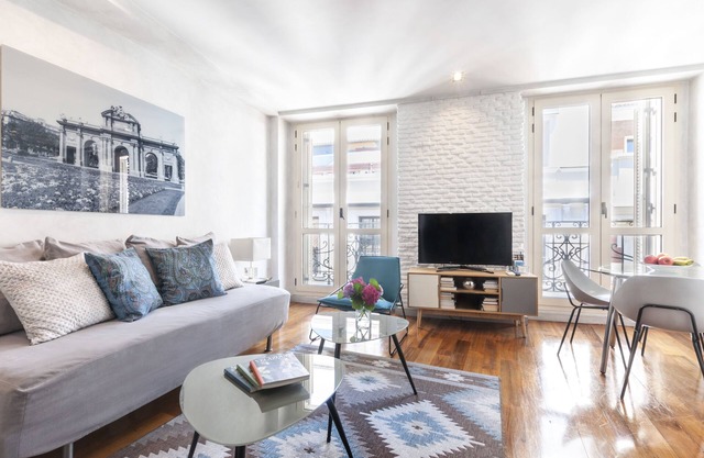 Luxury Apt. Central Madrid. Barrio Letras, Steps to Museums, Plazas and GranVia