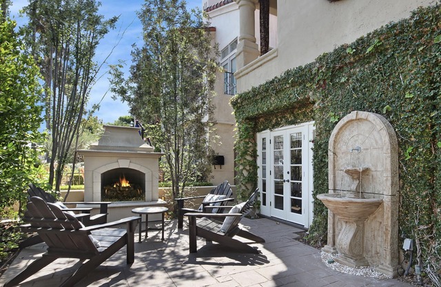 Luxury beach home with outside fireplace and dining, 10 minute walk to beach