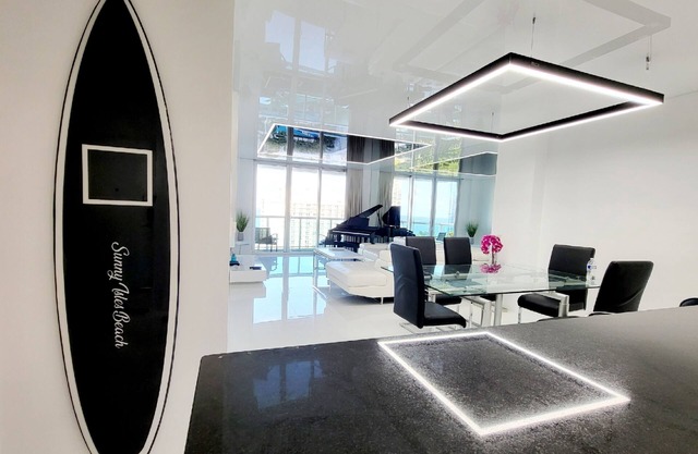 Luxury Beach & City View Condo 5 min walk to beach
