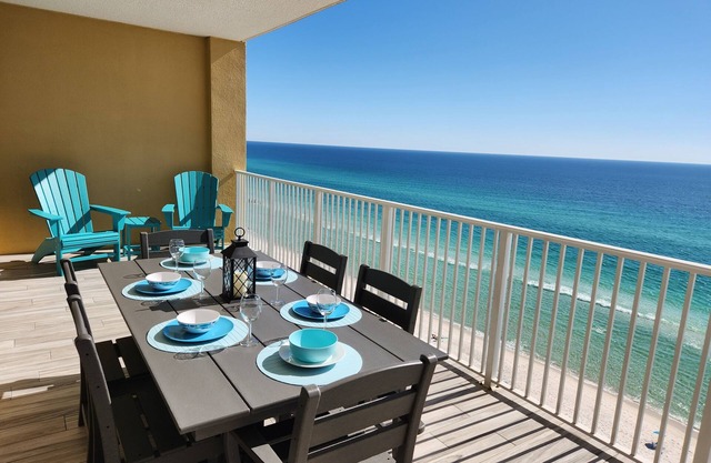 LUXURY BEACHFRONT, FREE BEACH CHAIR SVC, HUGE BALCONY, POOL, SPA, GREAT AREA!
