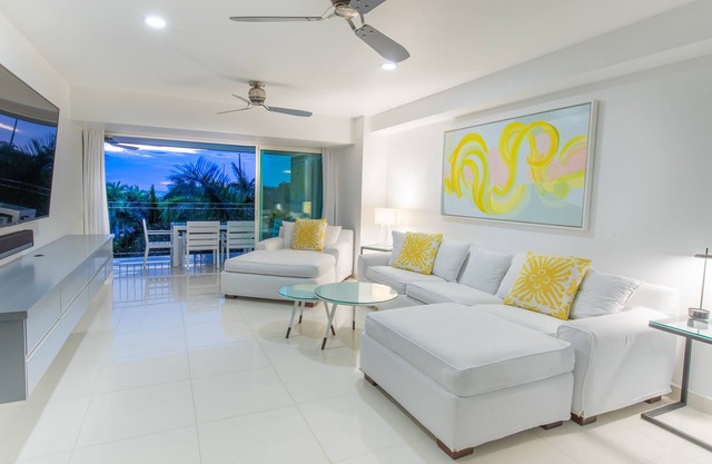 Luxury beachfront condo in Porto Fino, bonus studio, private beach, pool.
