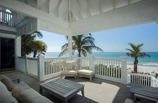 Luxury Beachfront Home ....365 days of sunsets