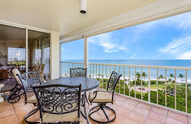 Luxury Beachfront Apartment at Naples Cay