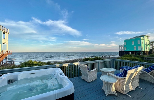 Luxury Beachfront Cottage w/Hot-Tub Pet Friendly