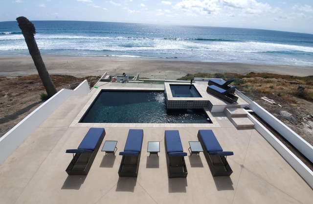Luxury Beachfront Villa: Ocean Views/Private Pool & Spa - 30 secs to Beach!n