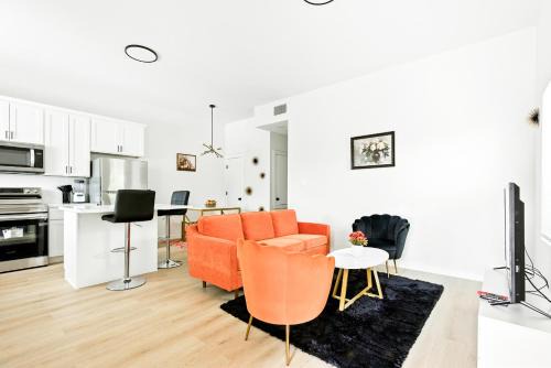 Luxury Brand New and Fully Furnished 3BR Apt Close to Downtown