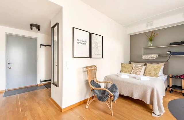 Luxury Business Studio Apartment - Garden View