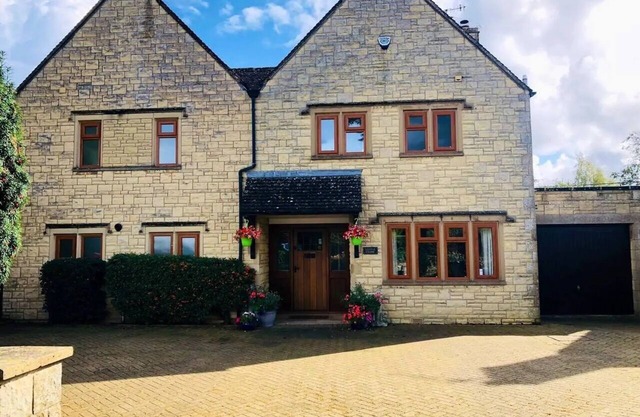 Luxury, Central, Bourton-on-the-Water sleeps 6-11*